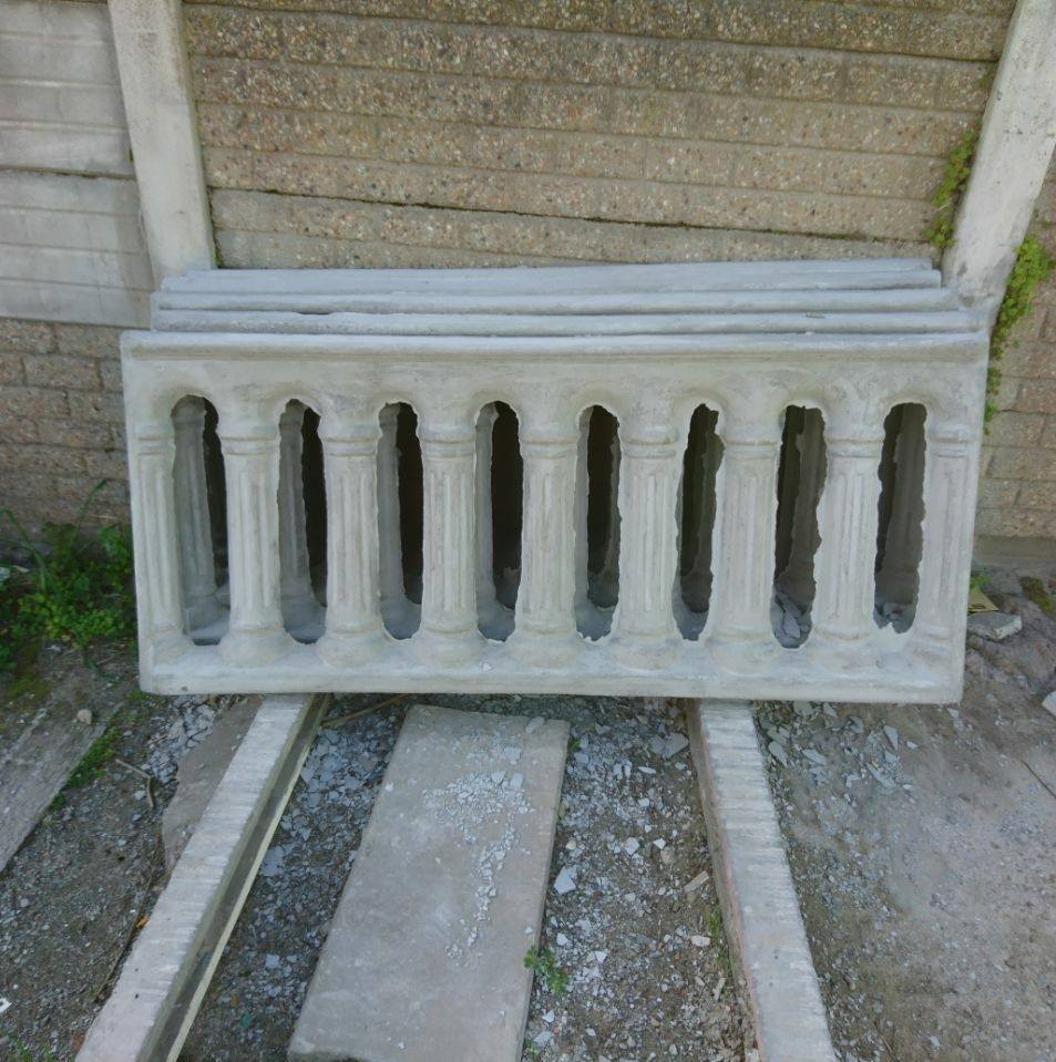 A column topper